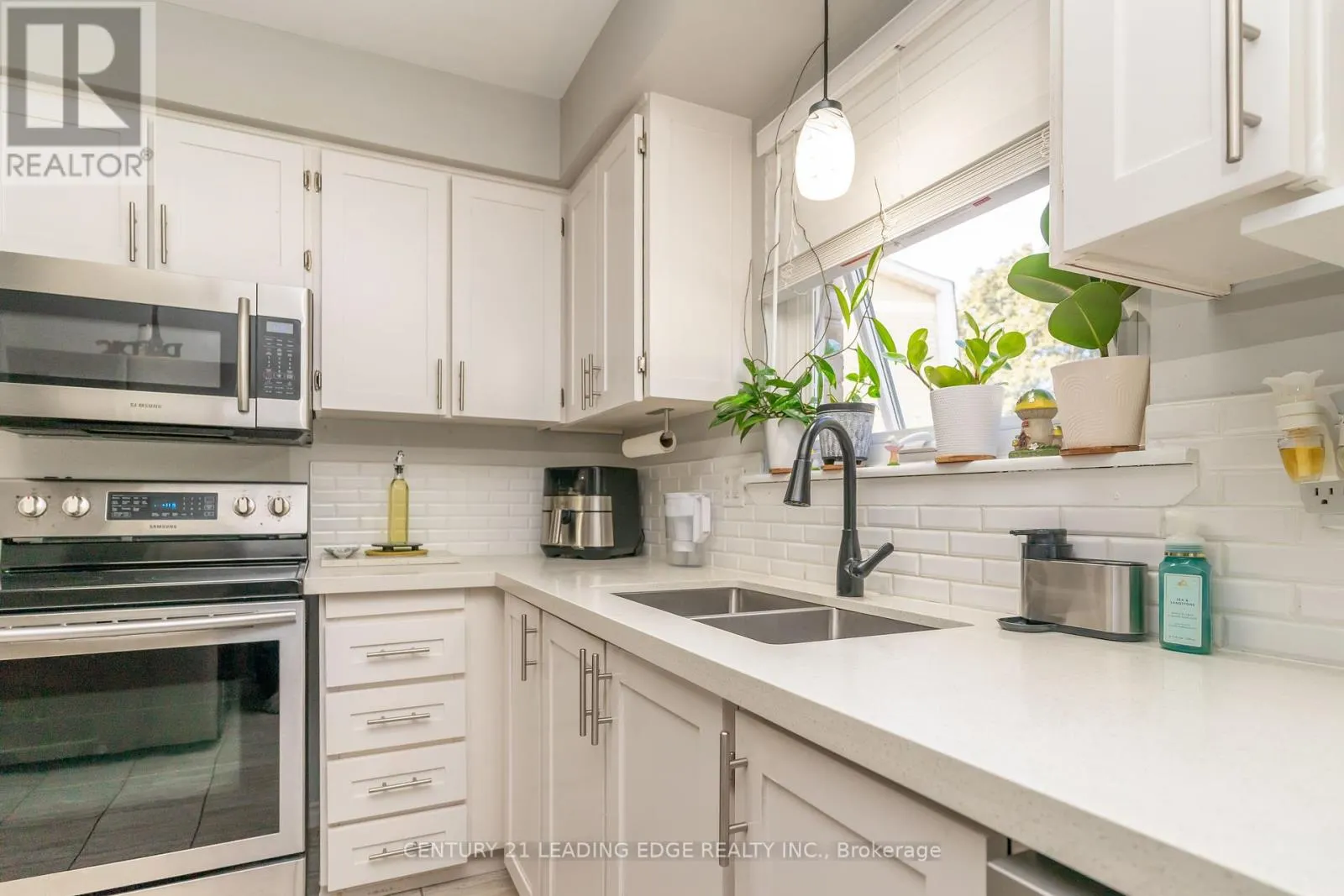 505 LANCELOT CRESCENT
