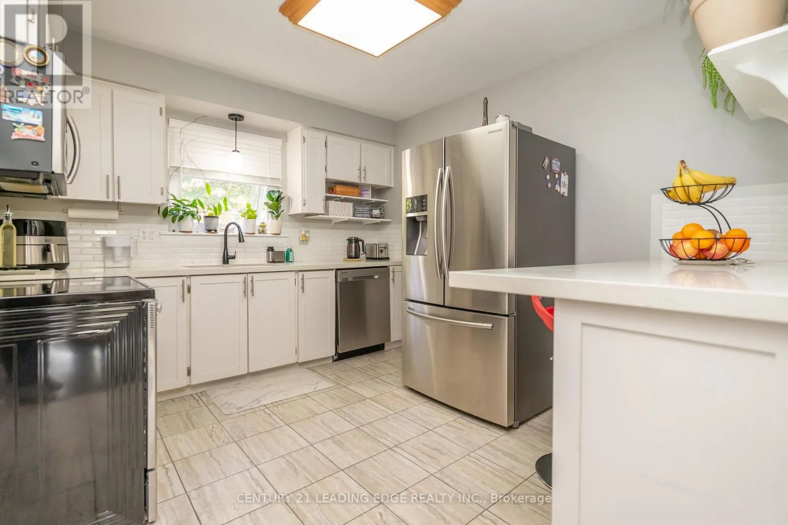 505 LANCELOT CRESCENT