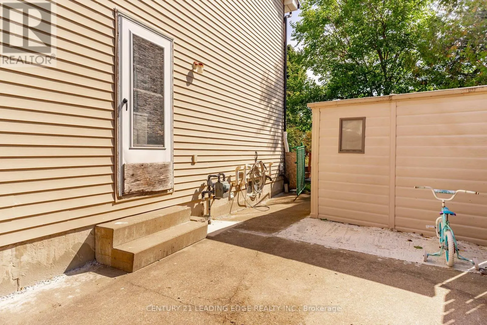 505 LANCELOT CRESCENT