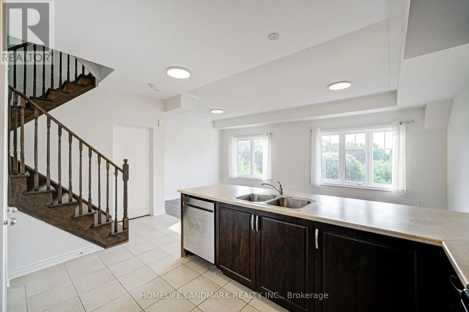 8 - 9 EATON PARK LANE