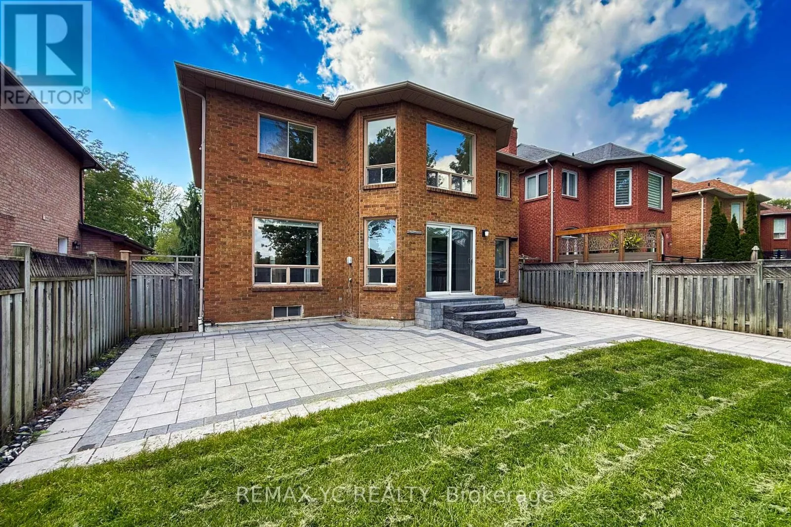 896 DARWIN DRIVE