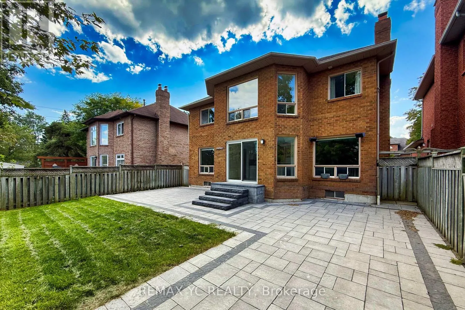 896 DARWIN DRIVE