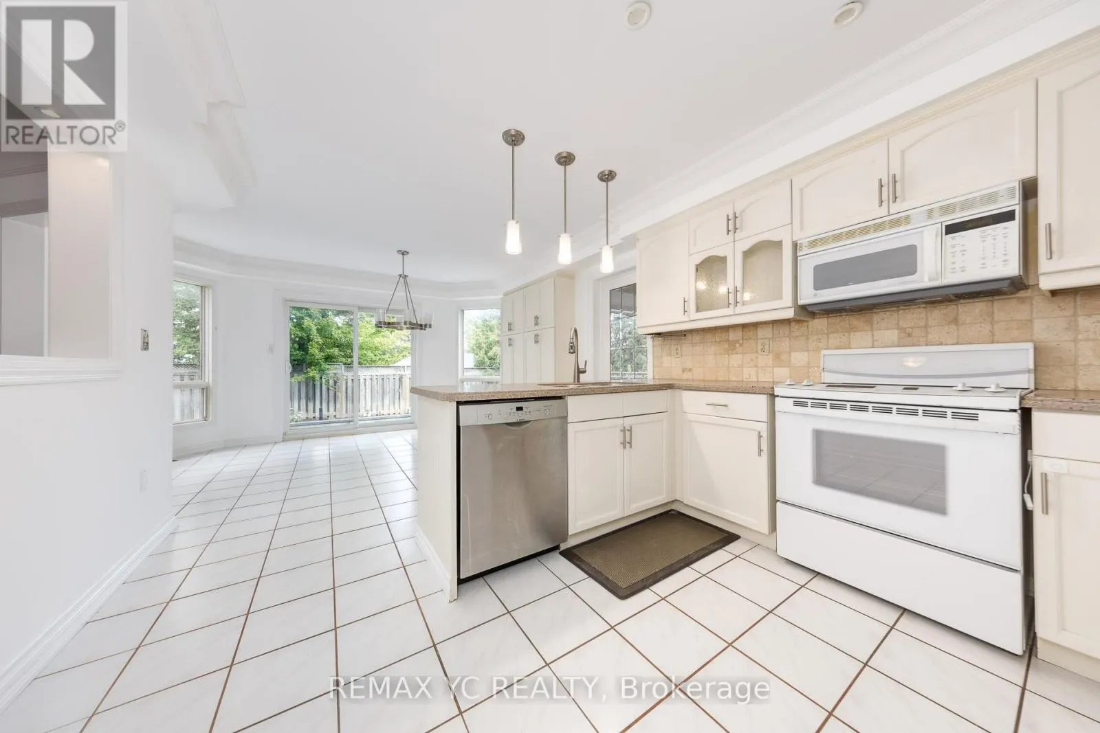 896 DARWIN DRIVE