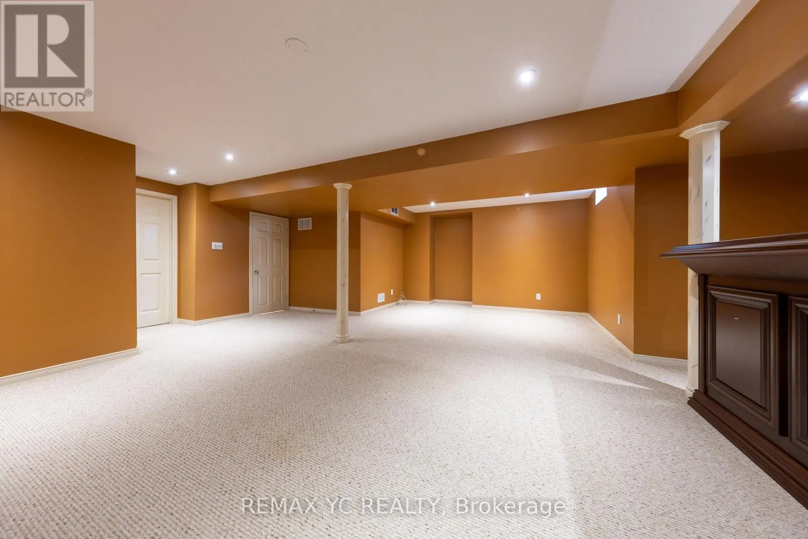 896 DARWIN DRIVE