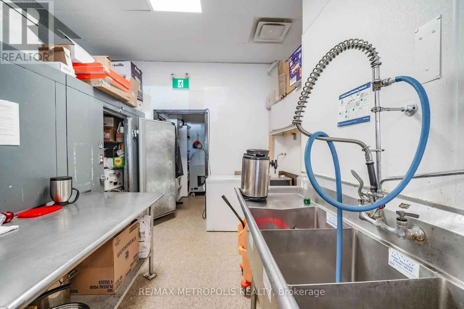 4 - 210 KING STREET E