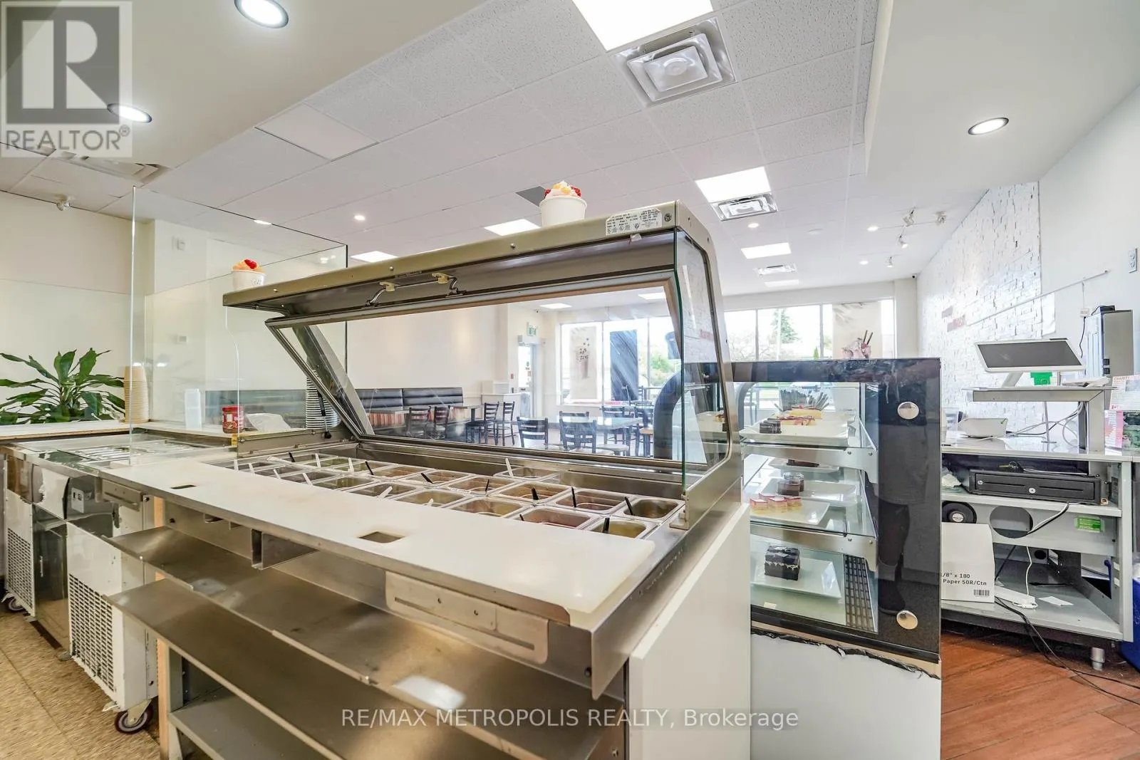 4 - 210 KING STREET E