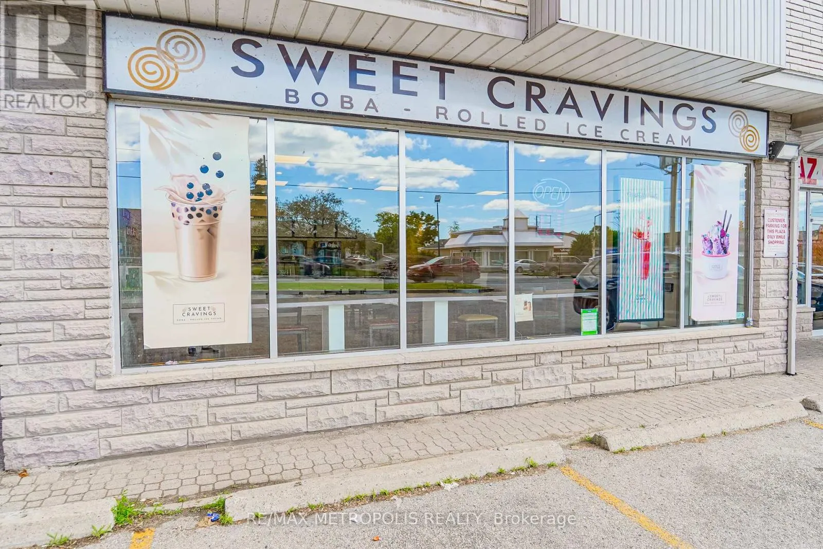 4 - 210 KING STREET E