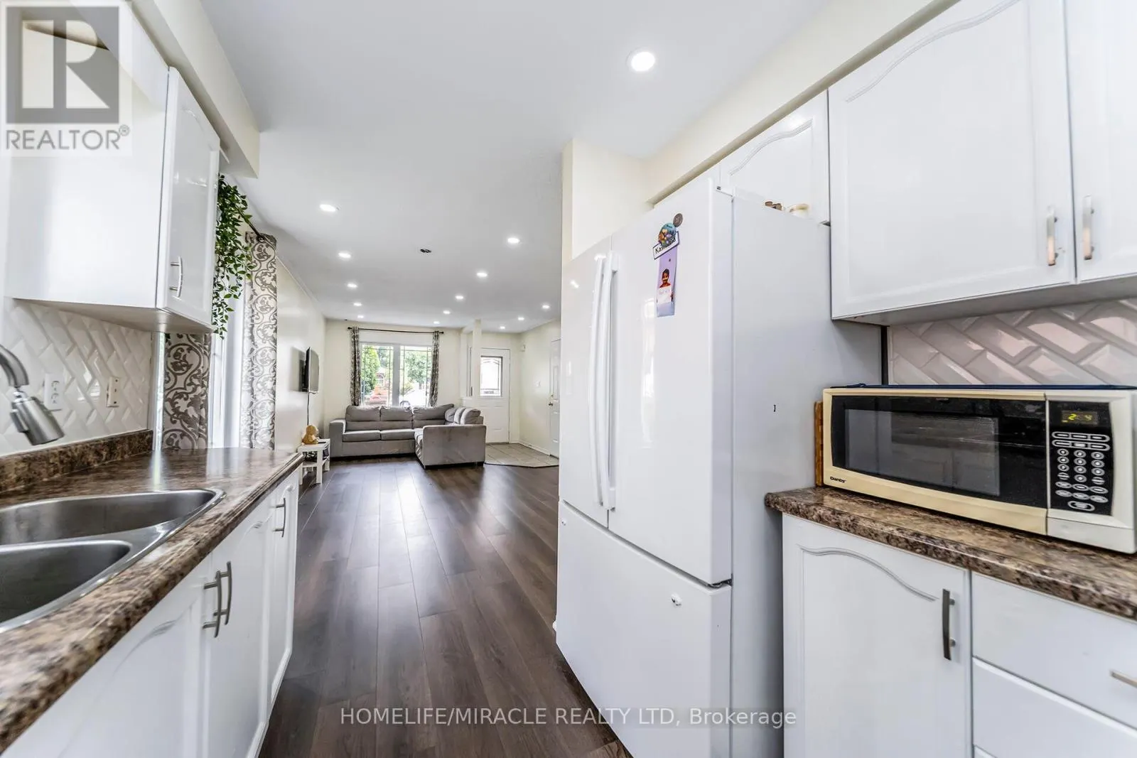 27 - 165 TAPSCOTT ROAD N