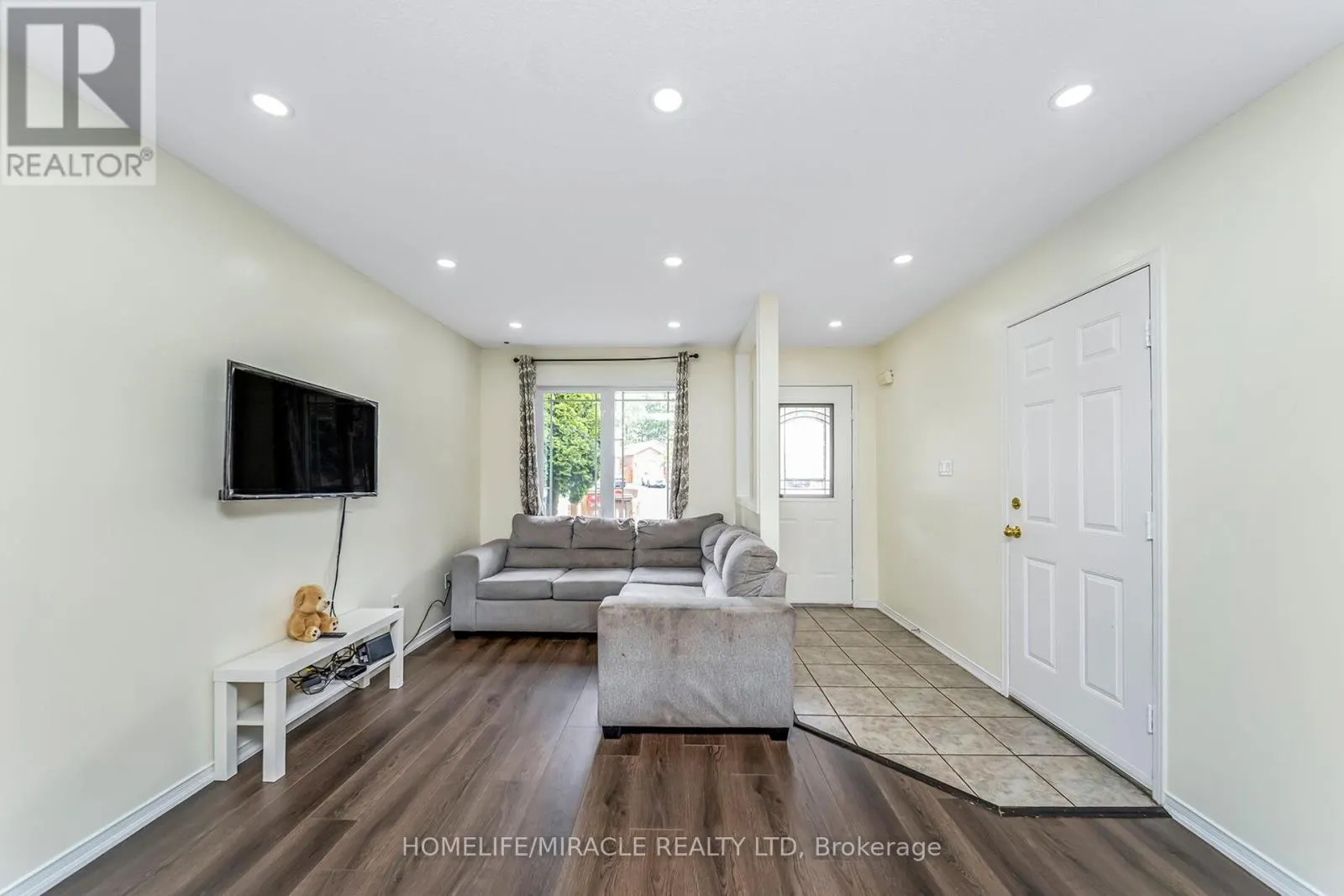 27 - 165 TAPSCOTT ROAD N