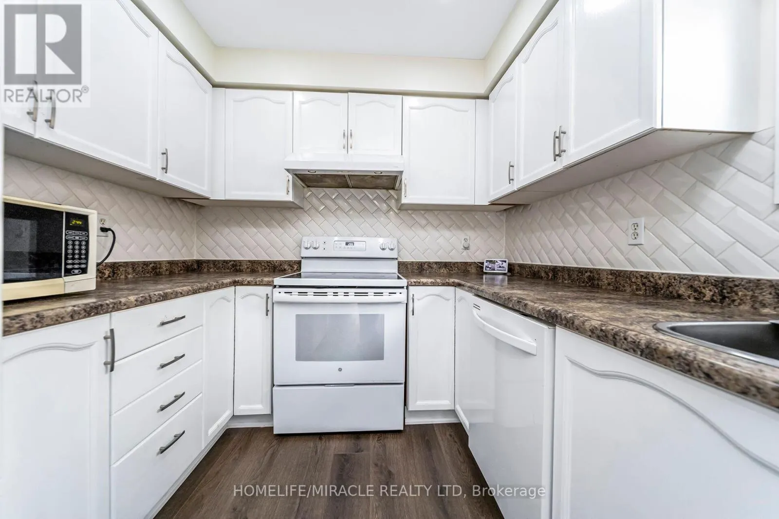 27 - 165 TAPSCOTT ROAD N