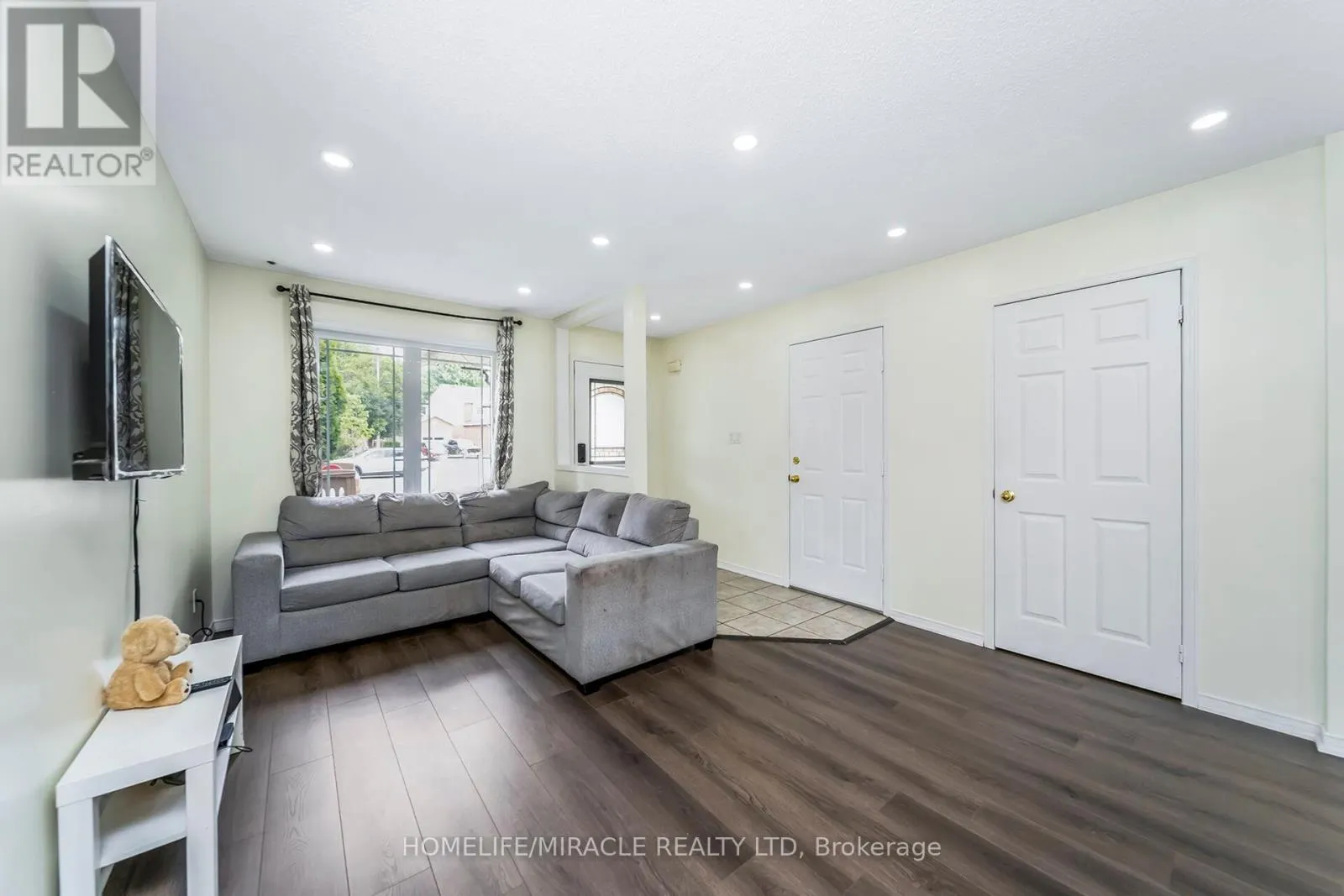 27 - 165 TAPSCOTT ROAD N