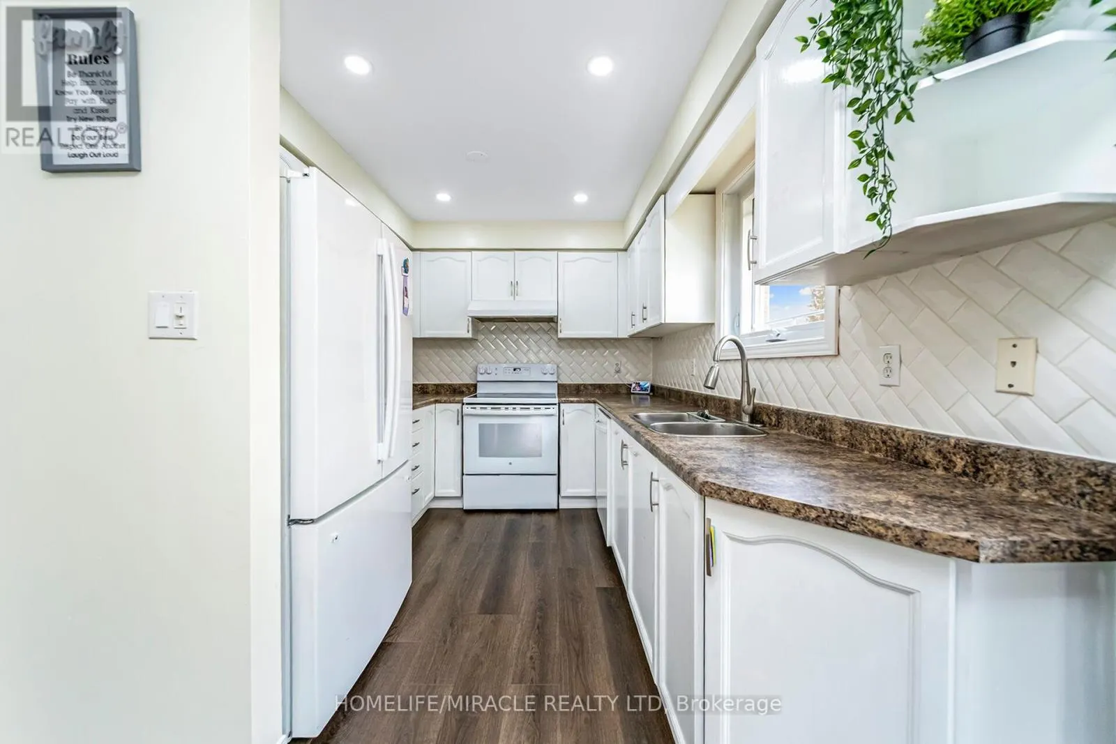 27 - 165 TAPSCOTT ROAD N