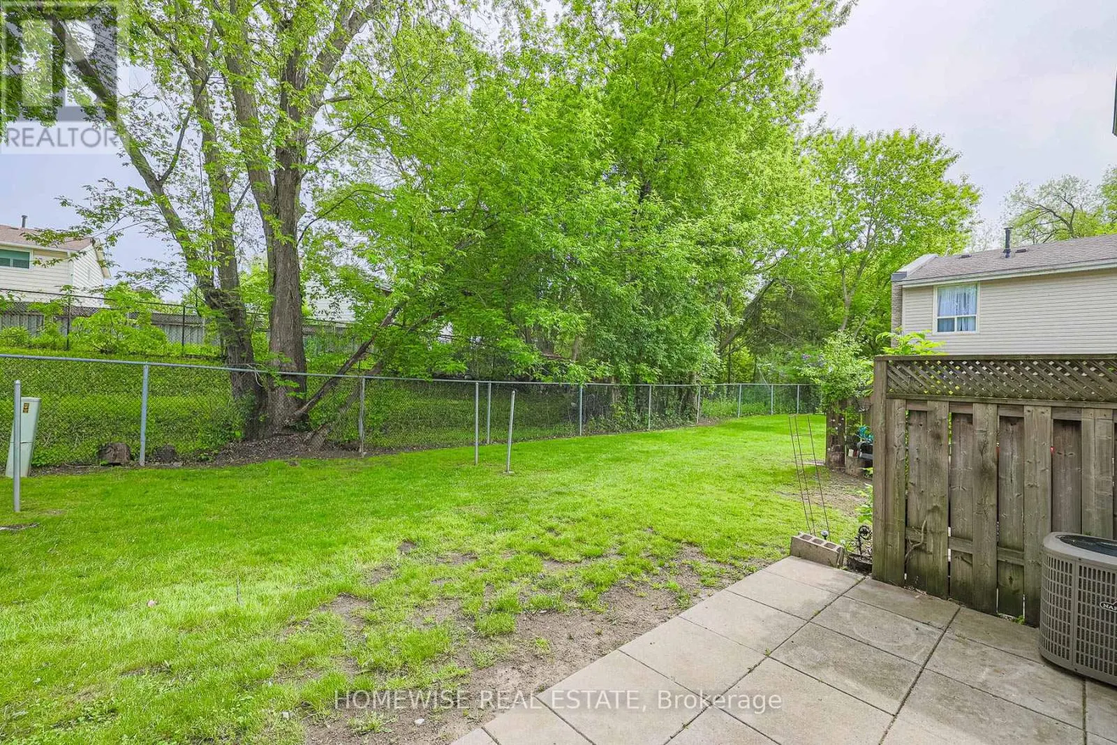 28 - 560 WAVERLY STREET N