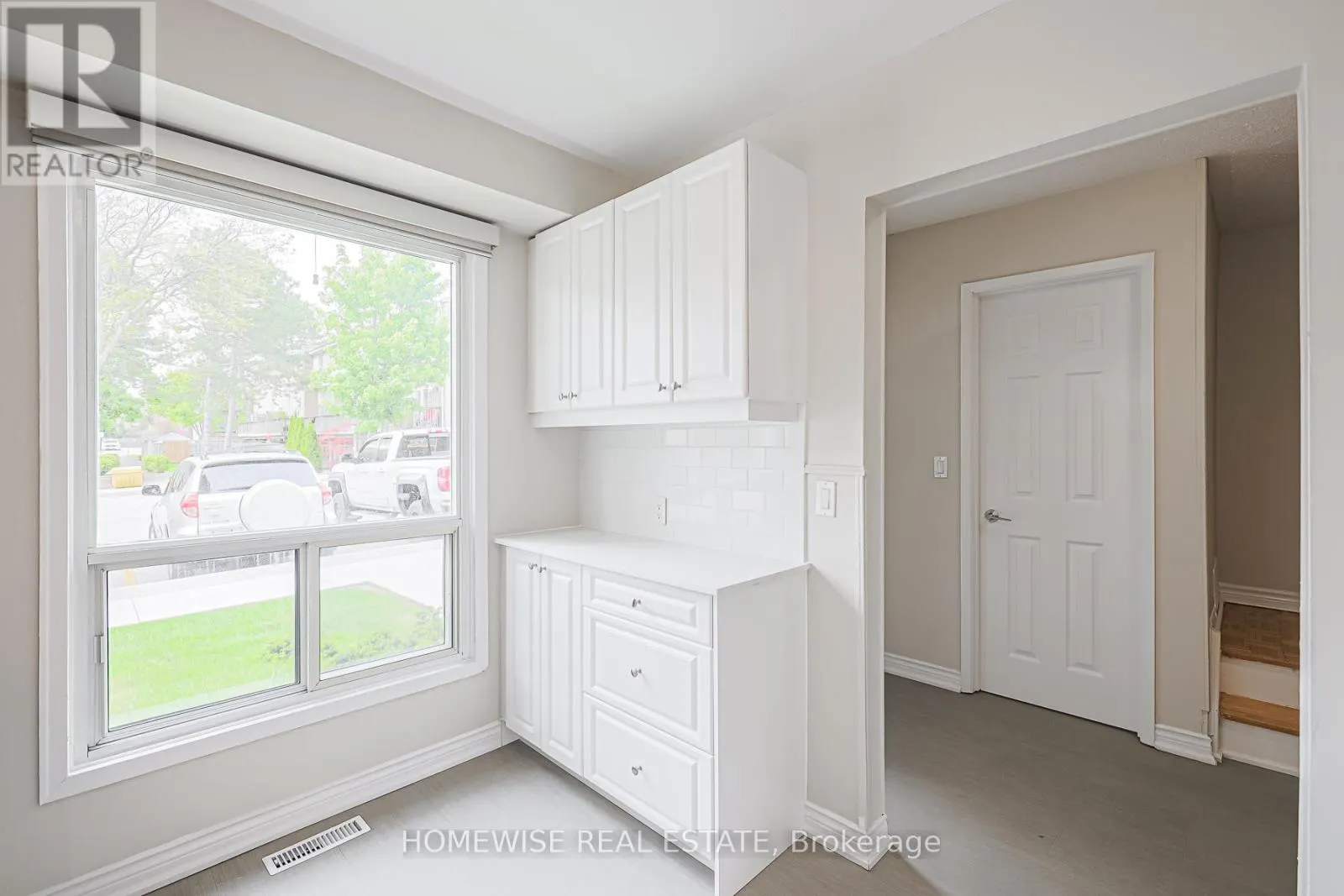 28 - 560 WAVERLY STREET N
