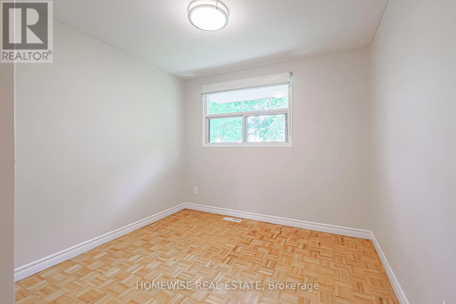 28 - 560 WAVERLY STREET N