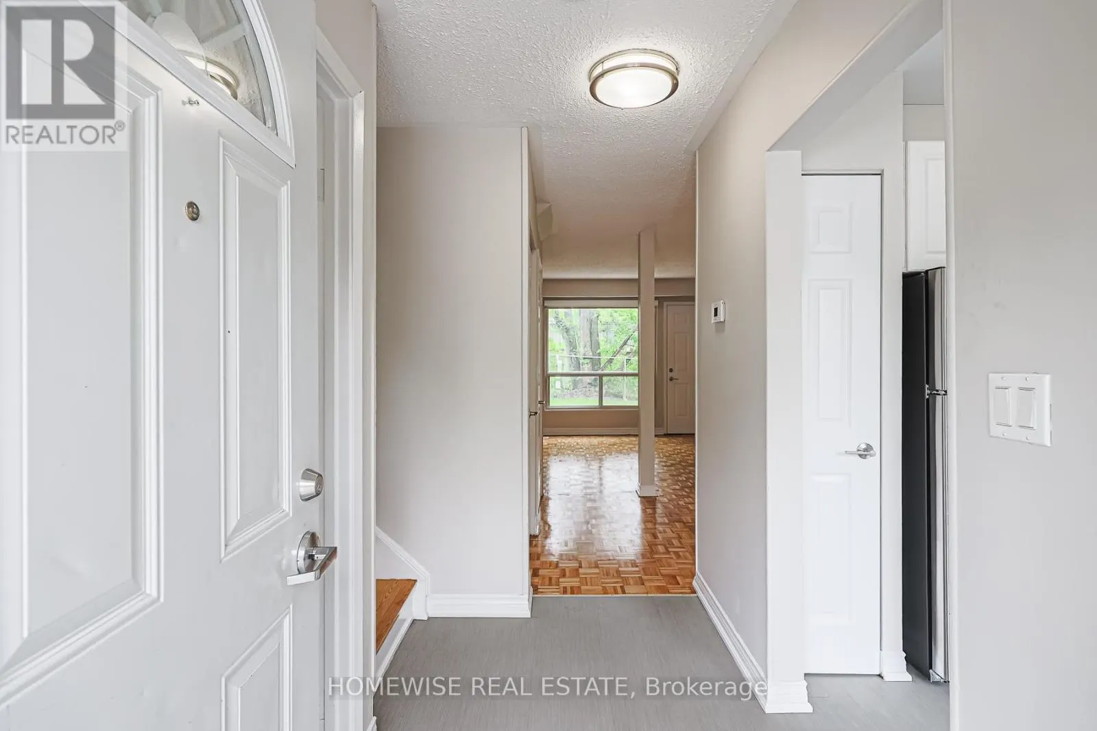 28 - 560 WAVERLY STREET N