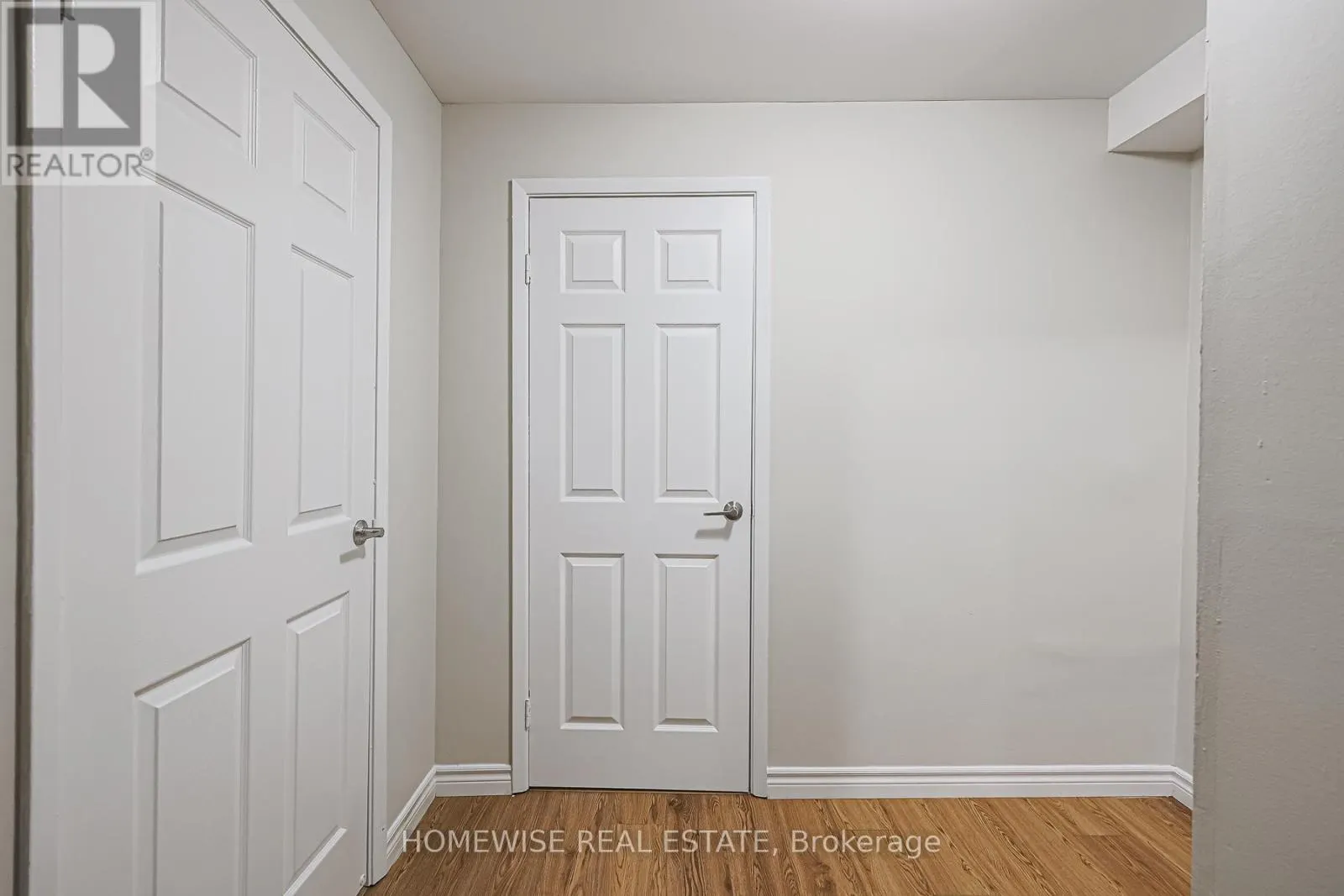 28 - 560 WAVERLY STREET N