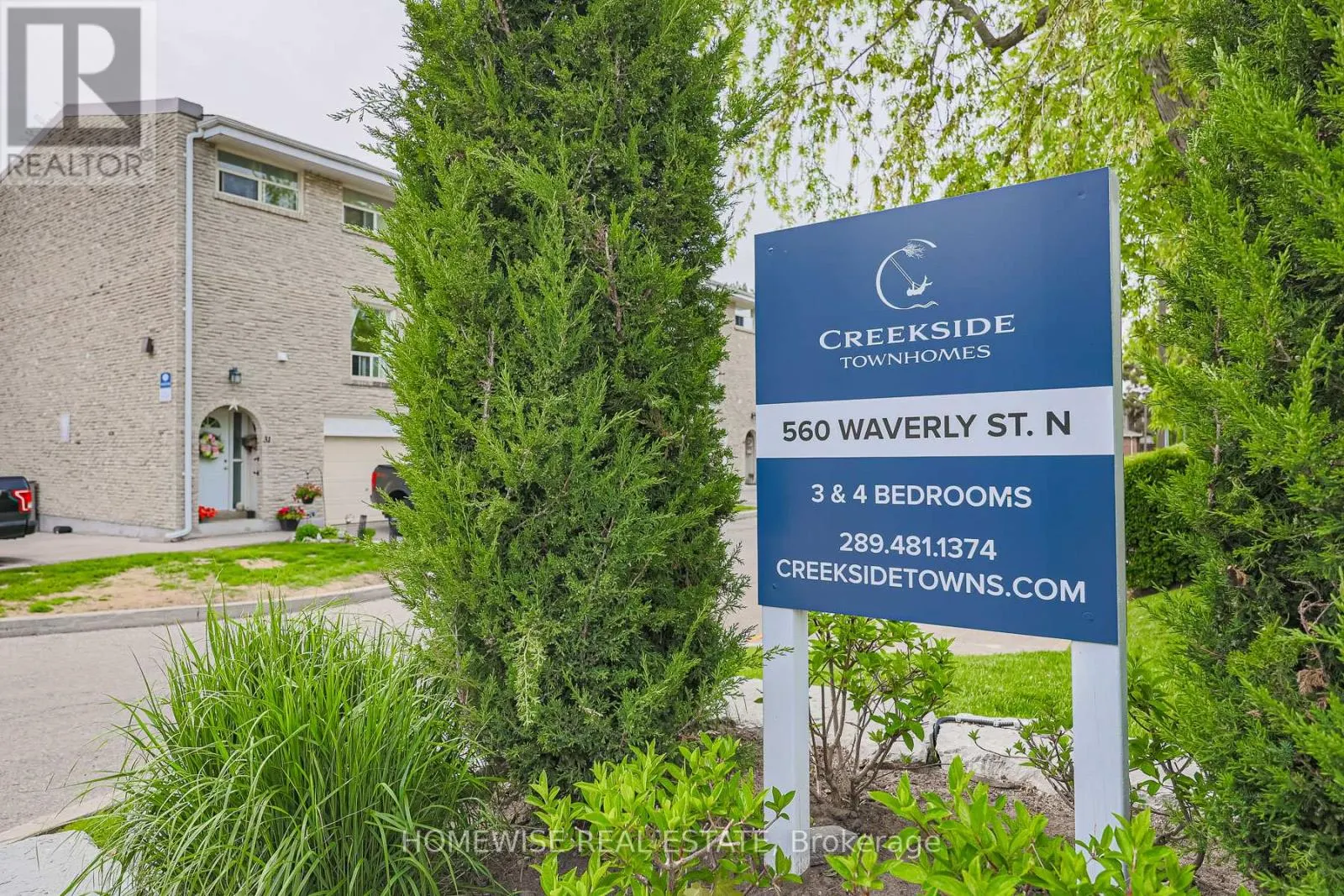 28 - 560 WAVERLY STREET N