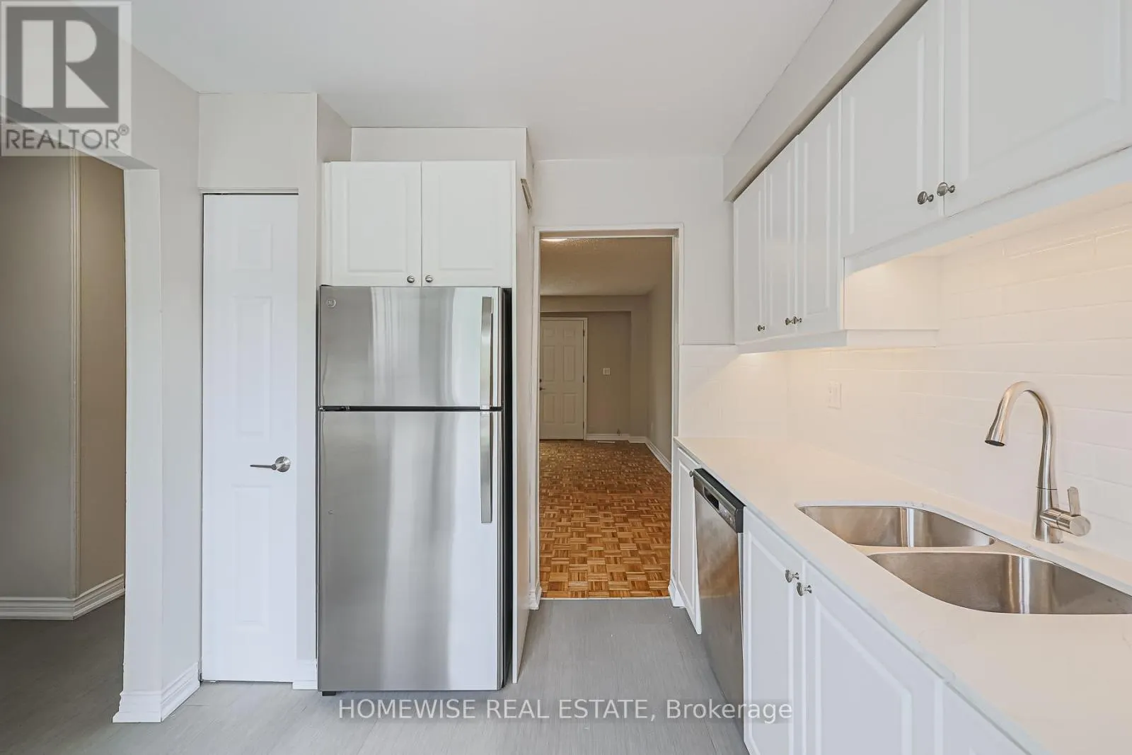 28 - 560 WAVERLY STREET N