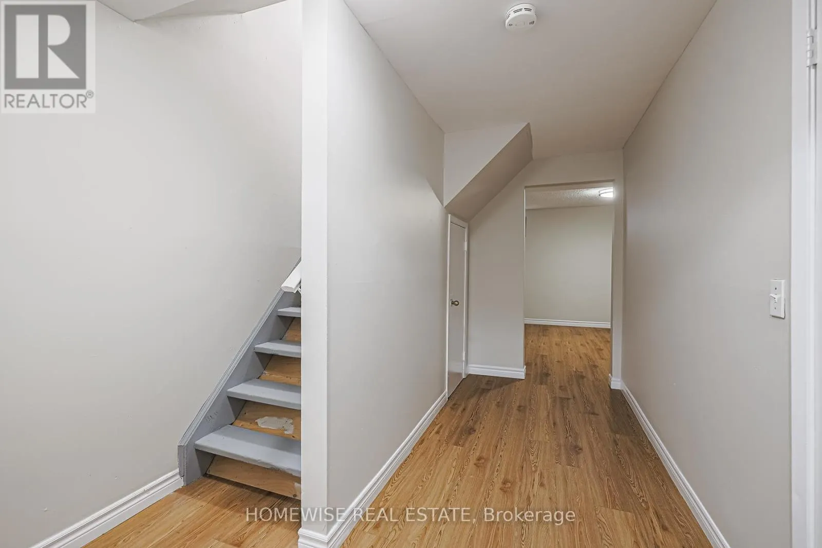 28 - 560 WAVERLY STREET N