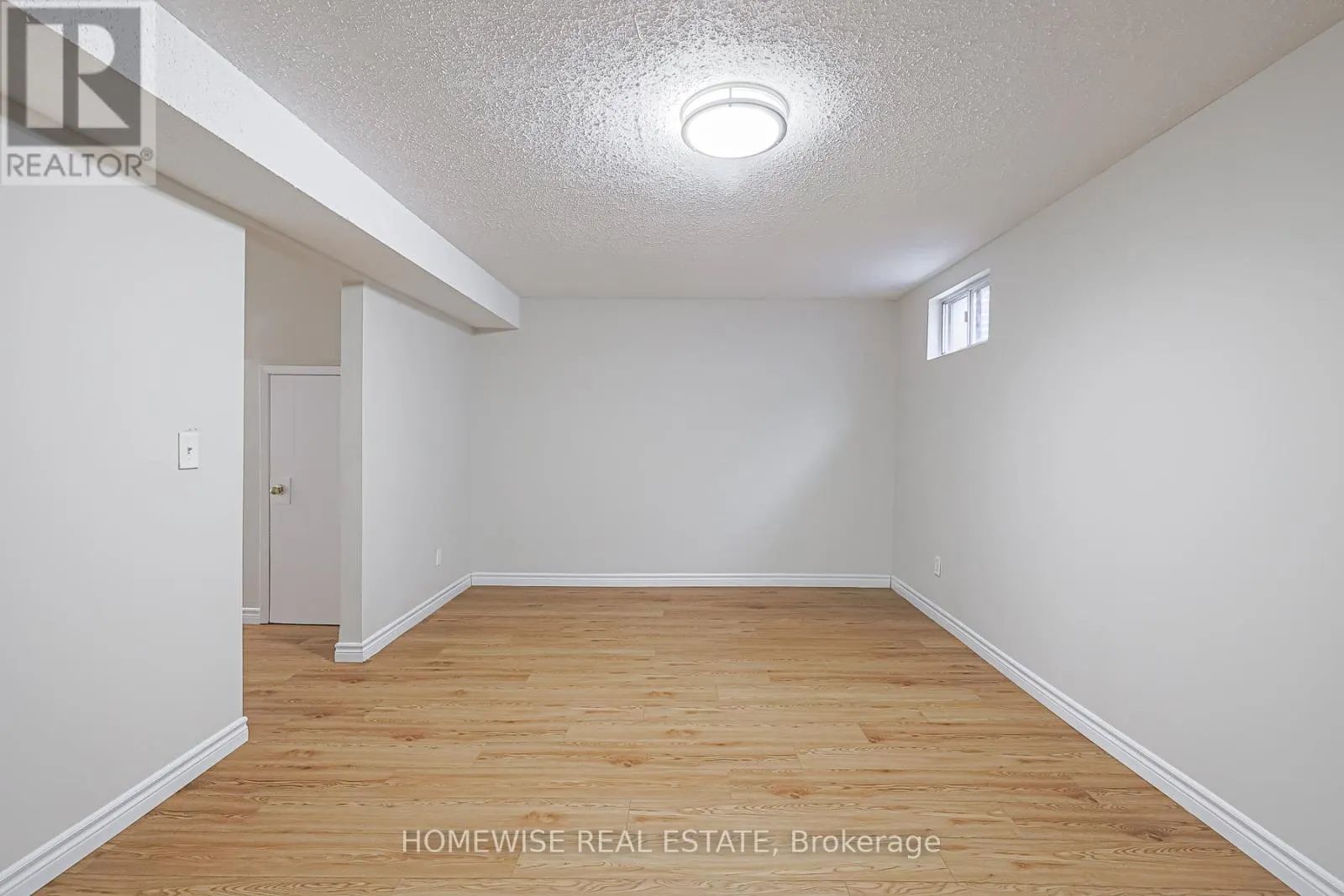 28 - 560 WAVERLY STREET N
