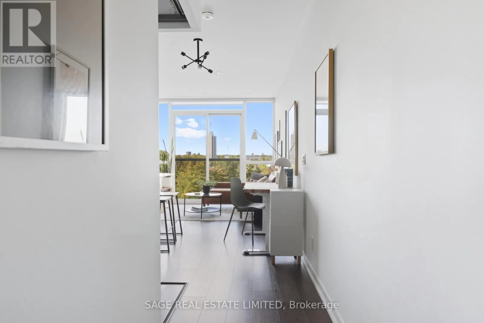 605 - 899 QUEEN STREET E