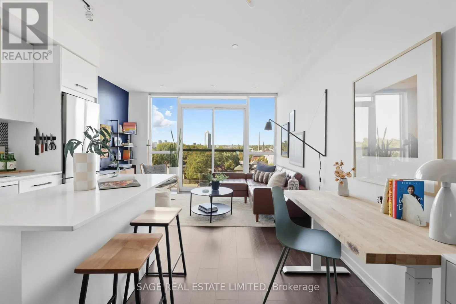 605 - 899 QUEEN STREET E