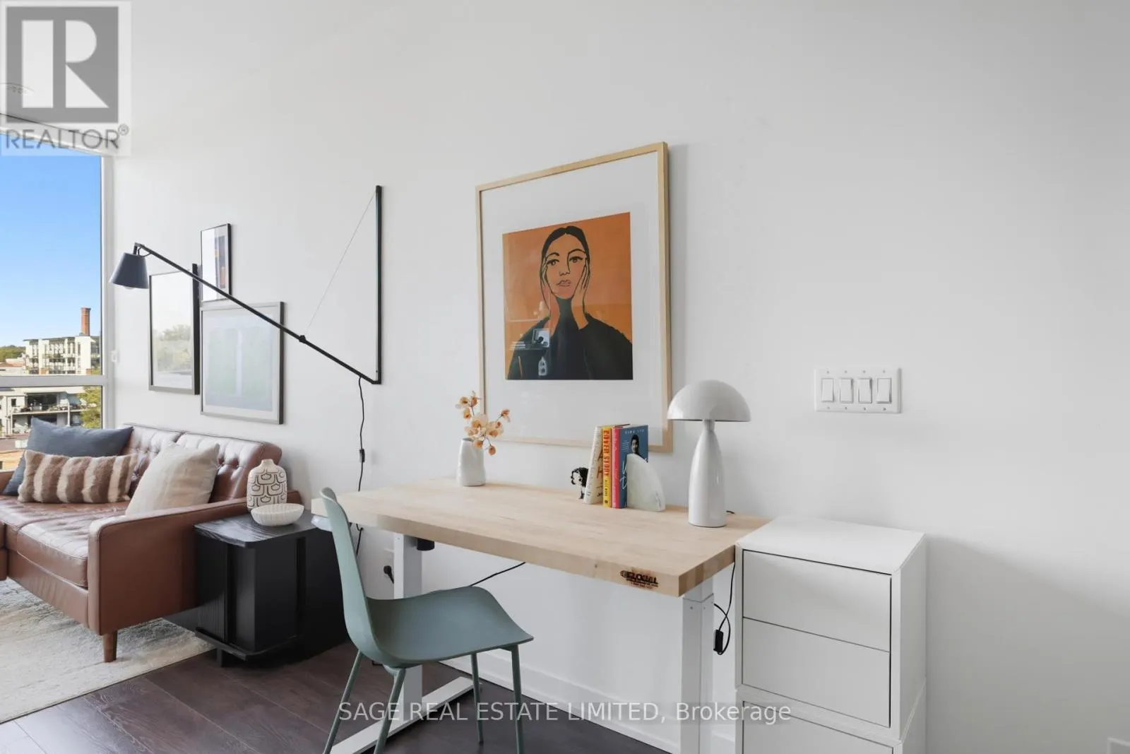 605 - 899 QUEEN STREET E