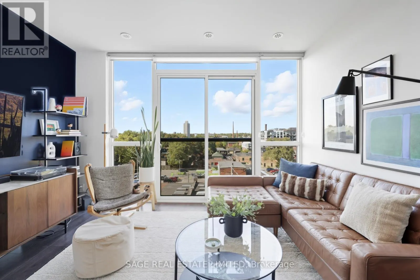 605 - 899 QUEEN STREET E
