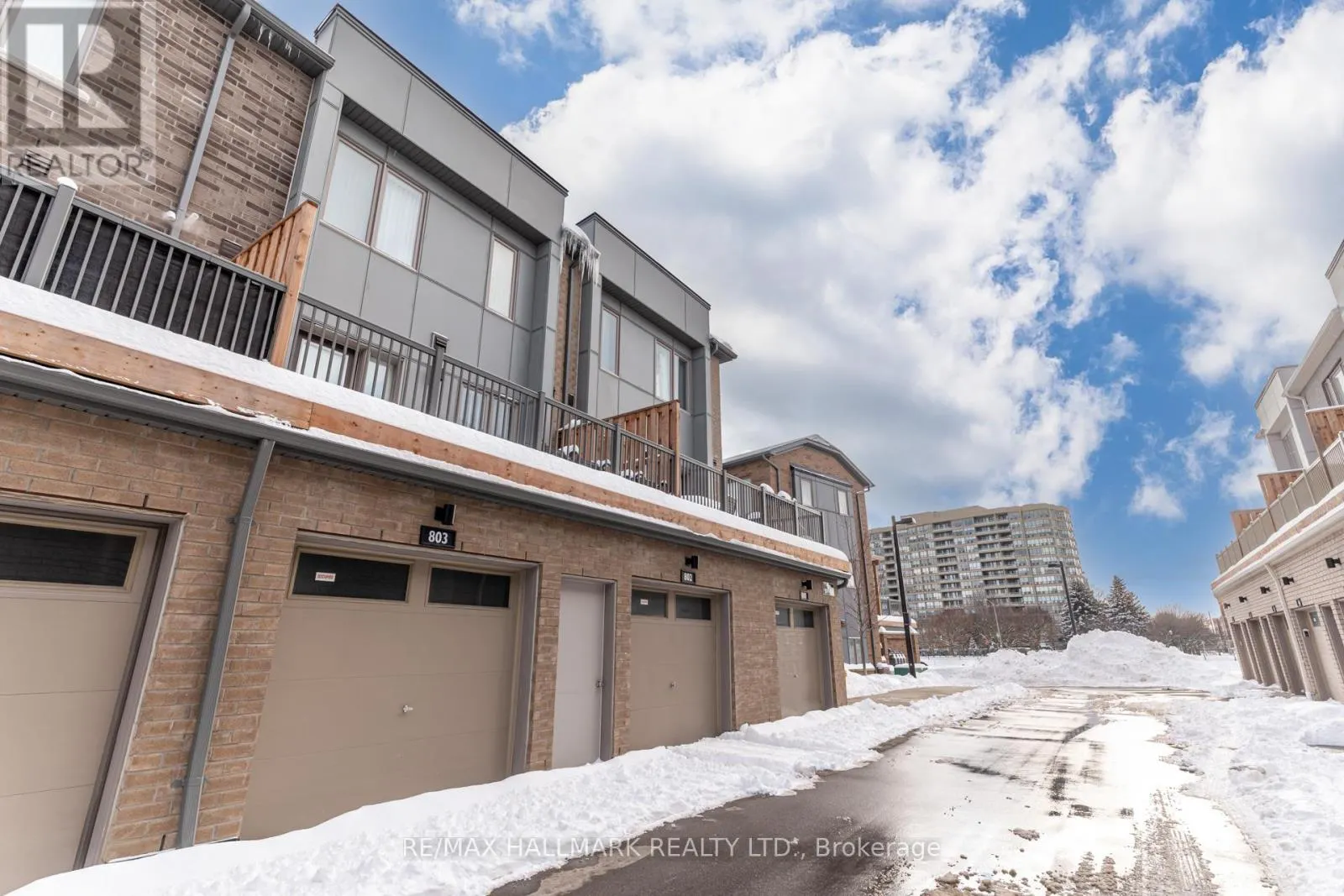803 - 1525 KINGSTON ROAD