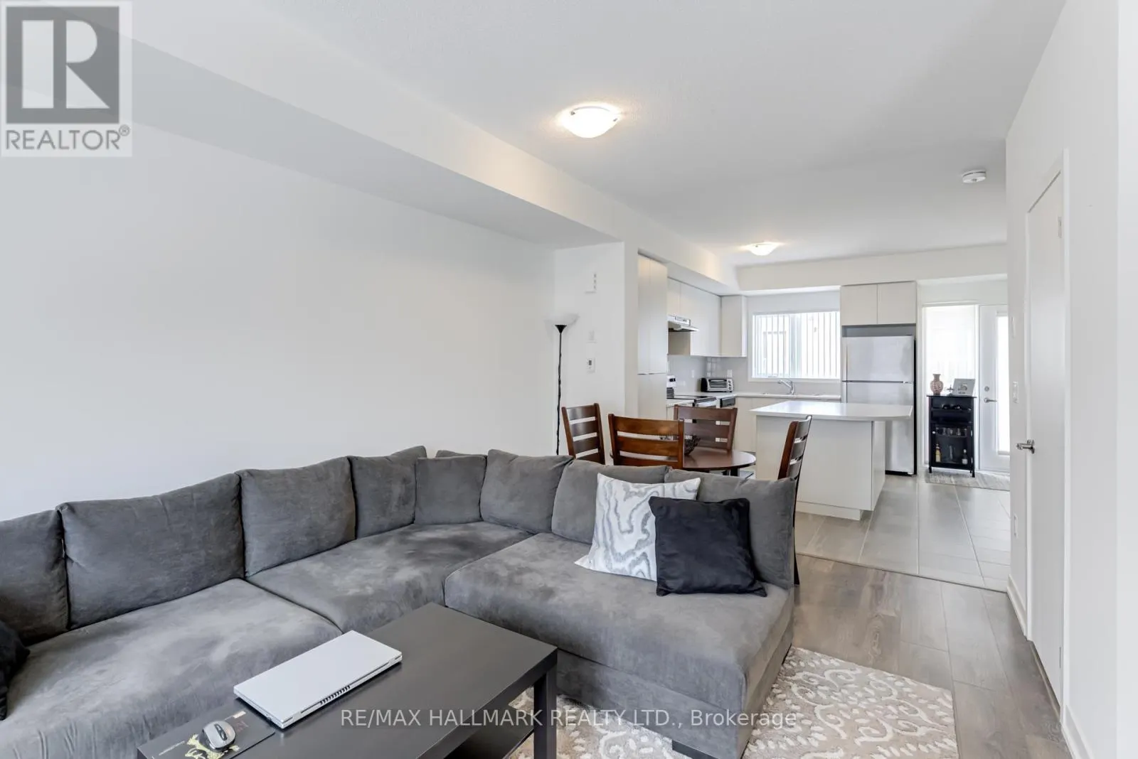 803 - 1525 KINGSTON ROAD