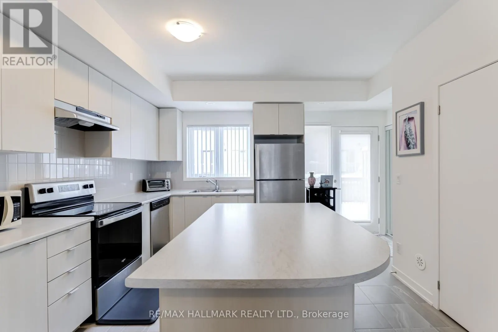 803 - 1525 KINGSTON ROAD