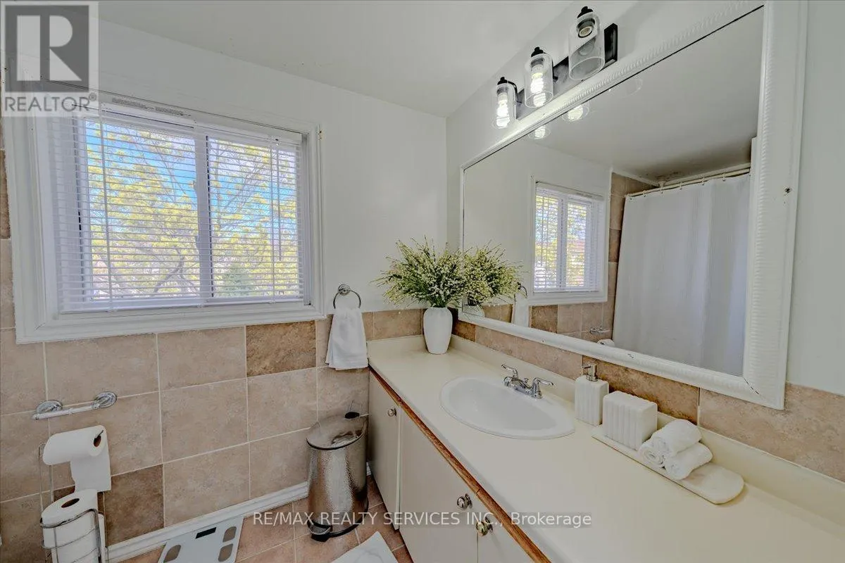 108 - 1133 RITSON ROAD N