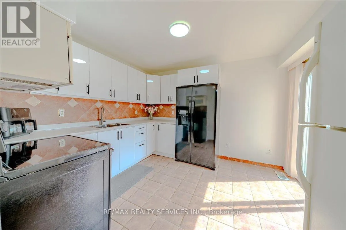 108 - 1133 RITSON ROAD N