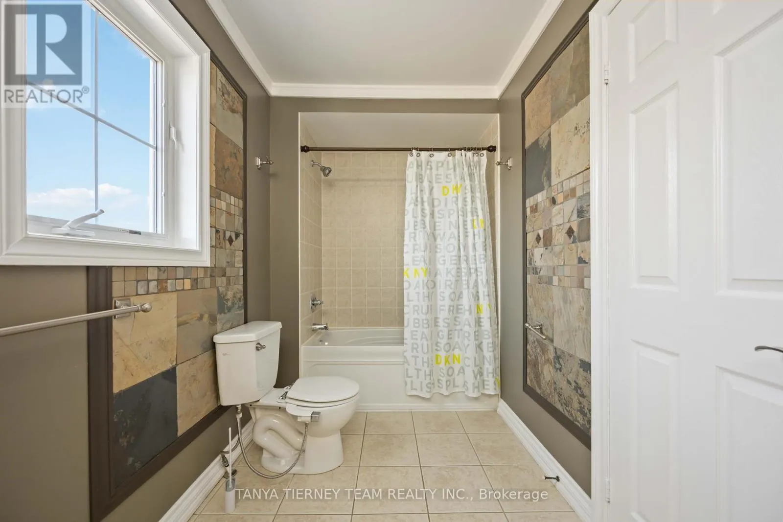 161 CARNWITH DRIVE W