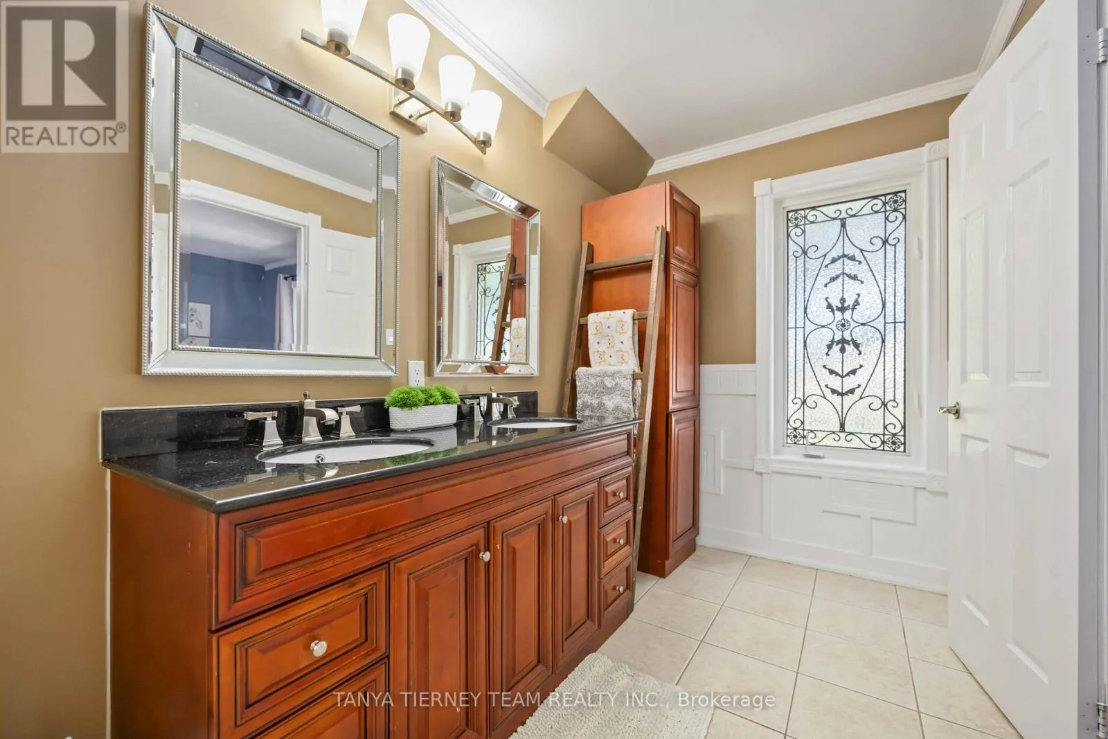 161 CARNWITH DRIVE W