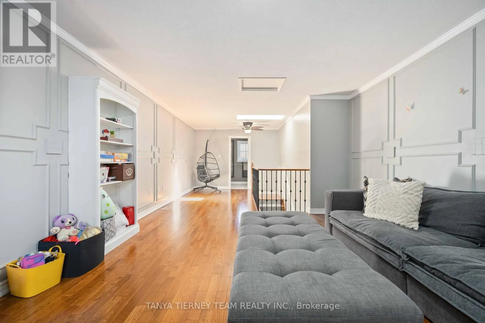 161 CARNWITH DRIVE W
