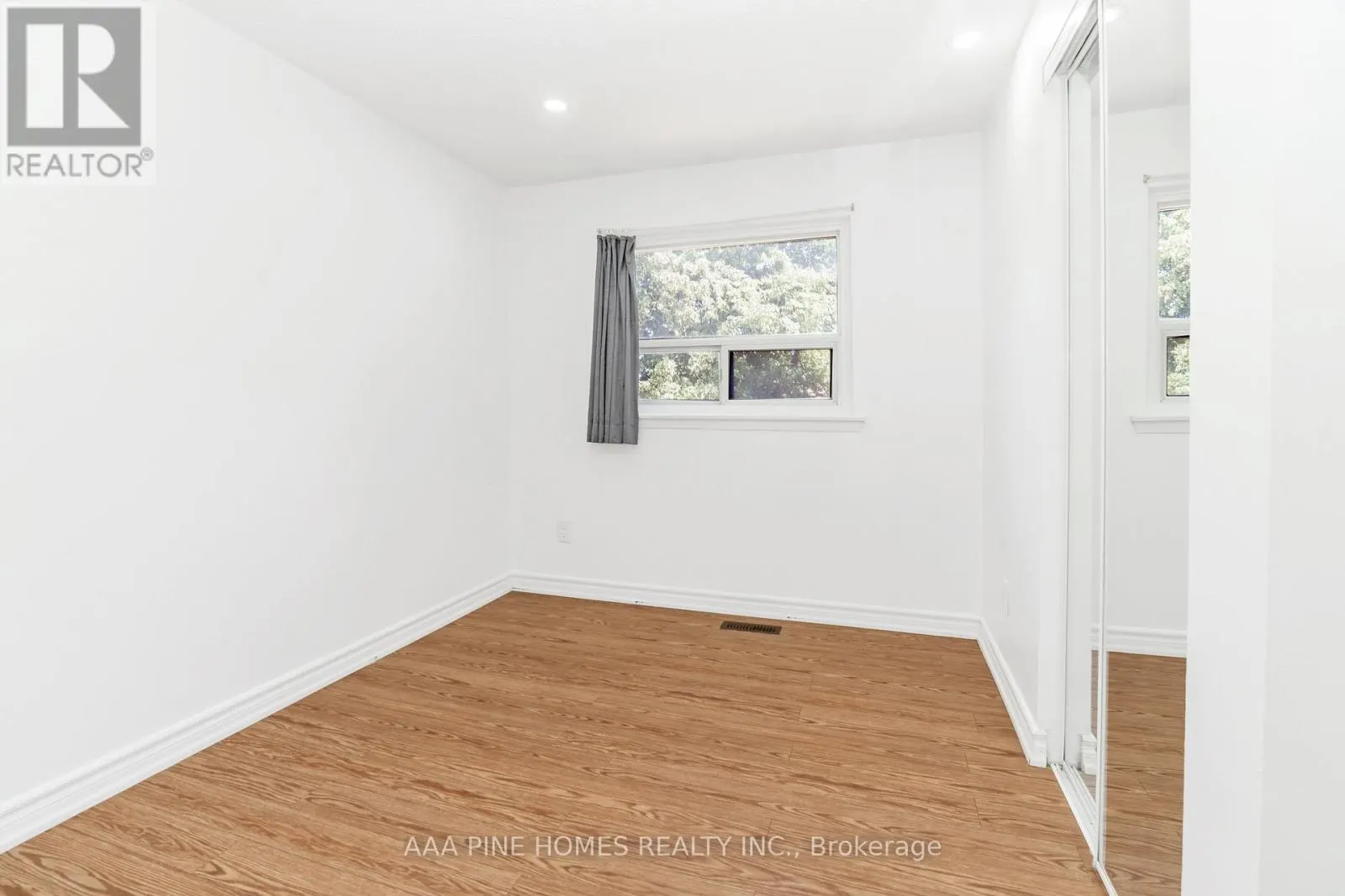 59 BURKWOOD CRESCENT