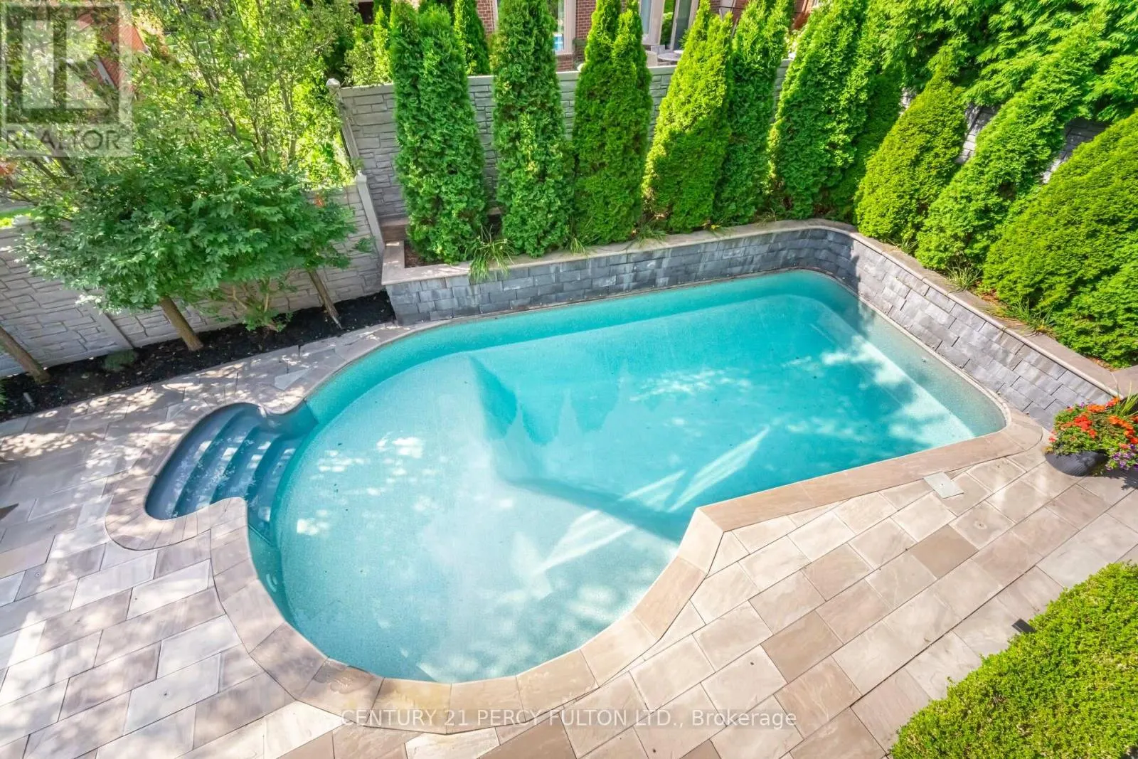 939 DUNCANNON DRIVE