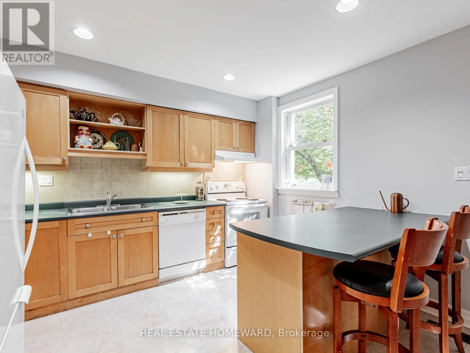 87 HARCOURT AVENUE