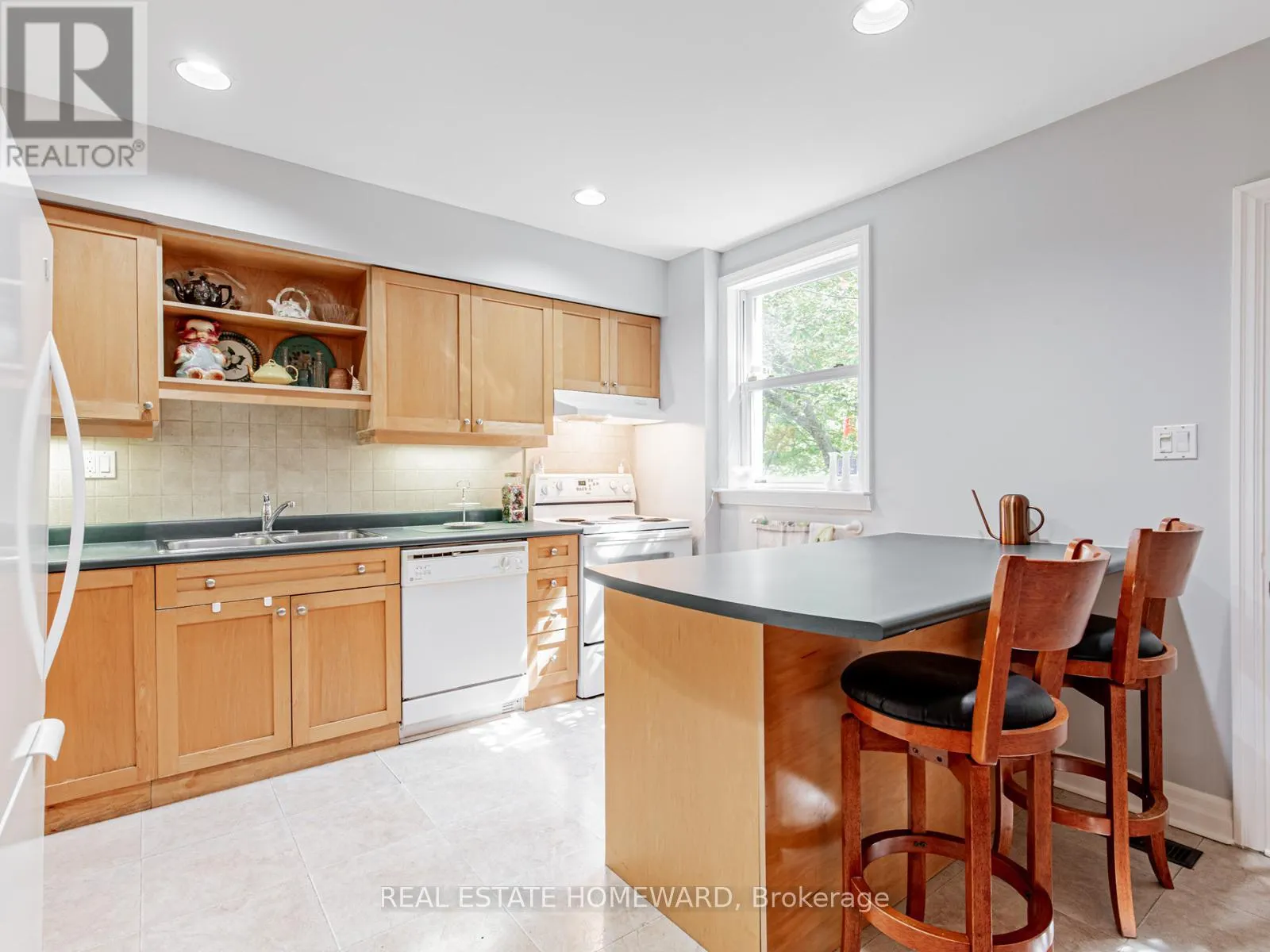 87 HARCOURT AVENUE