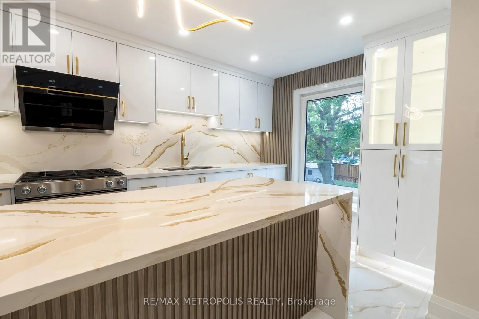 48 KNOCKBOLT CRESCENT
