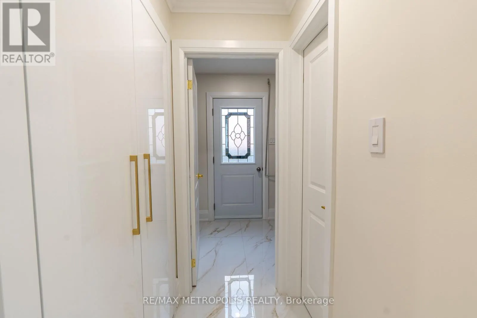 48 KNOCKBOLT CRESCENT