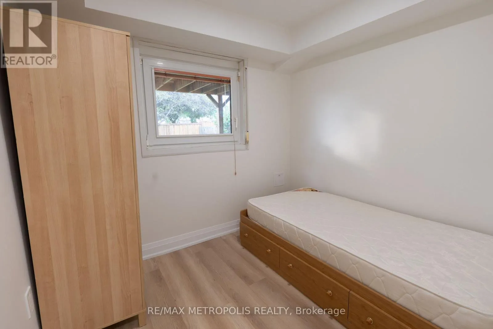 48 KNOCKBOLT CRESCENT