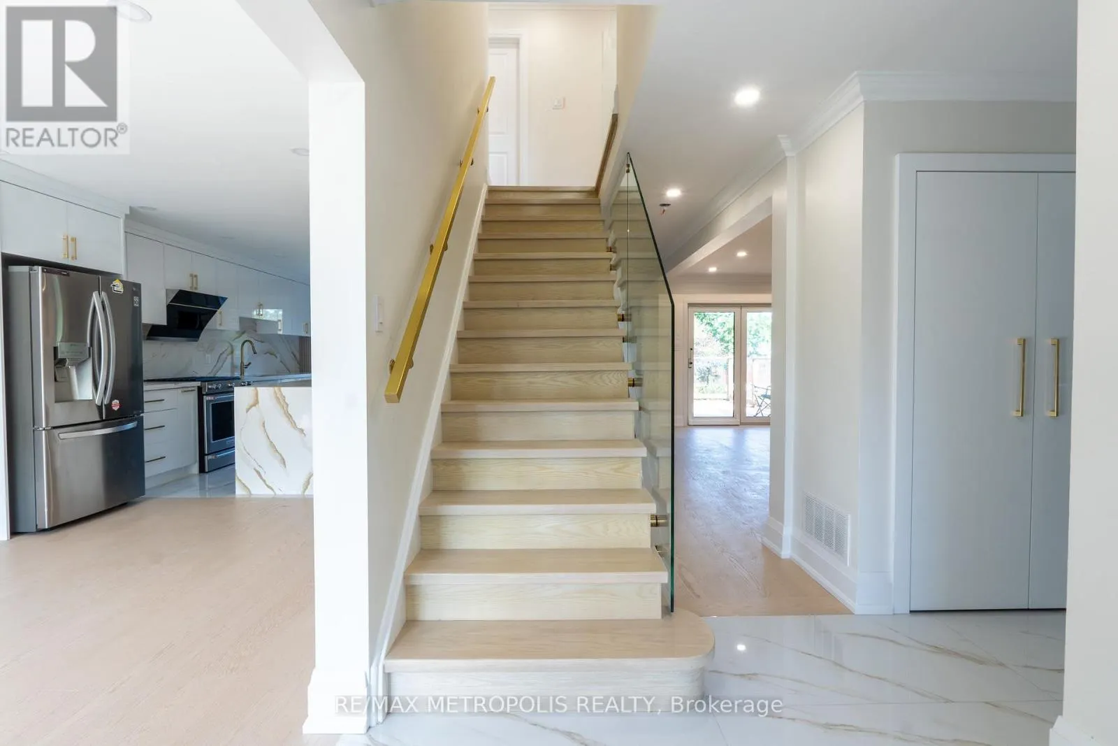 48 KNOCKBOLT CRESCENT