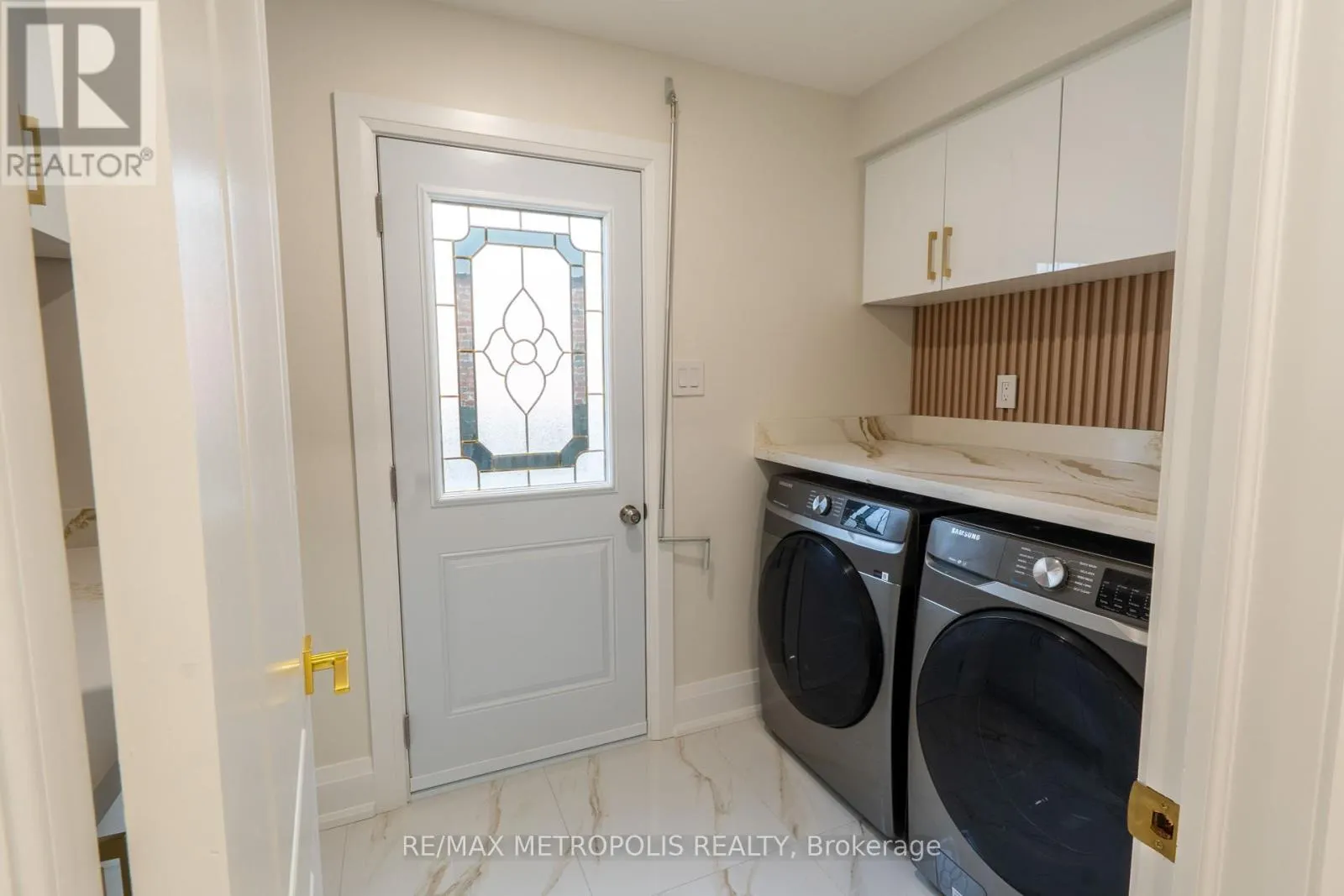 48 KNOCKBOLT CRESCENT
