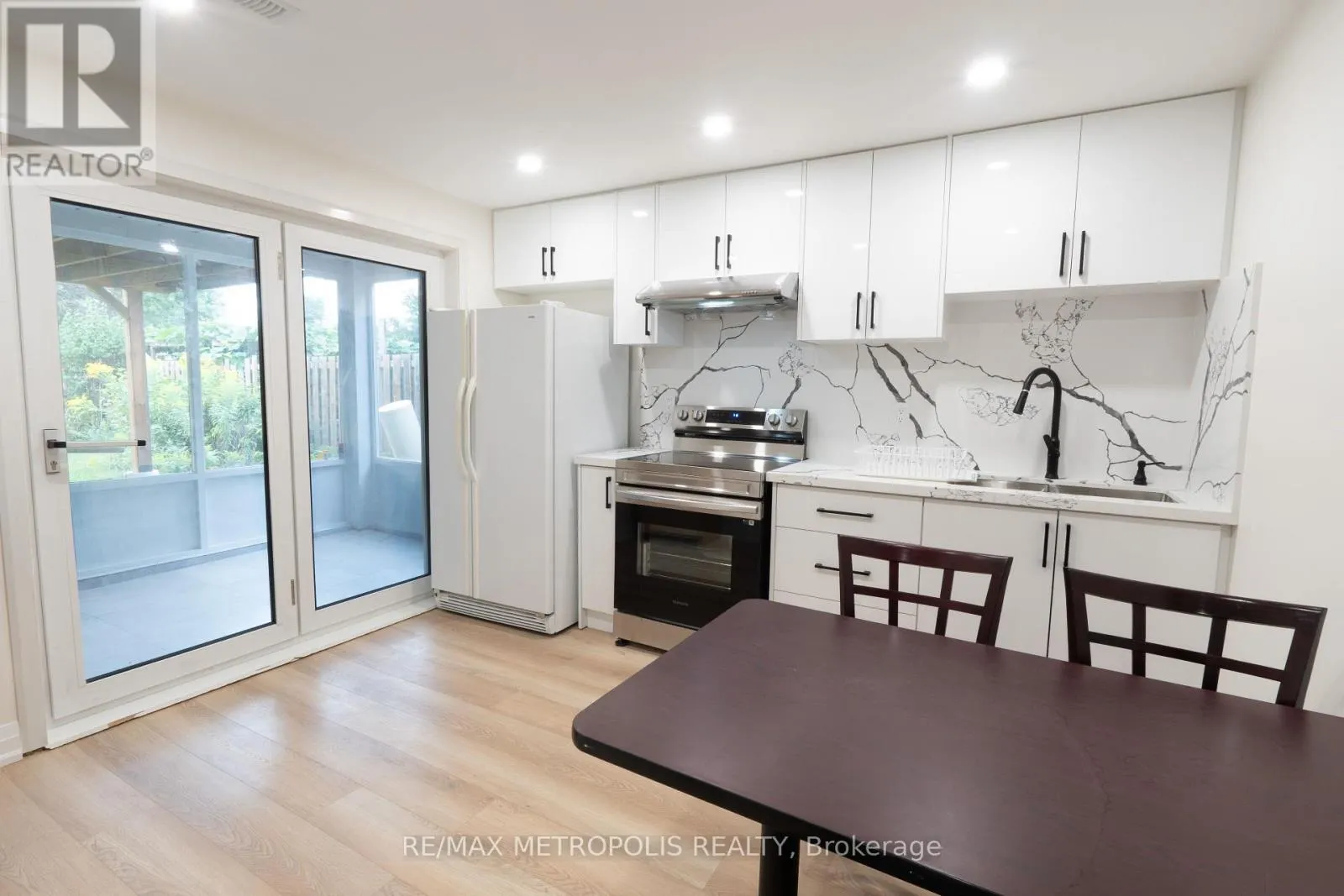 48 KNOCKBOLT CRESCENT