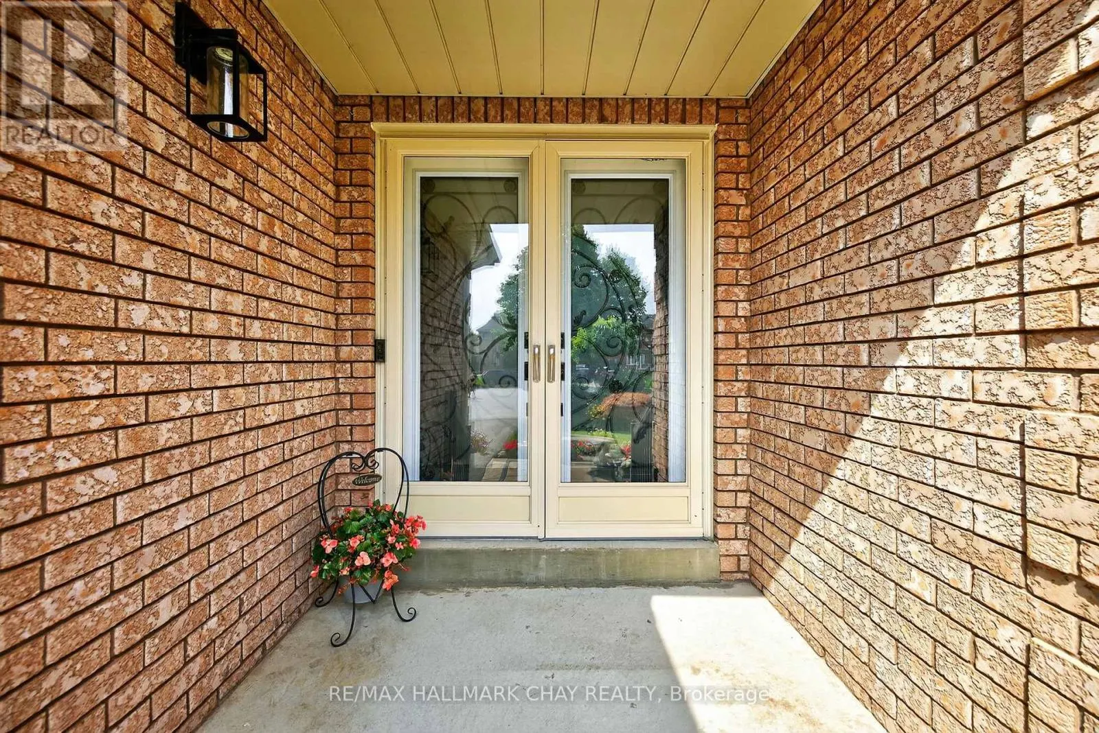 114 SWEETBRIAR COURT