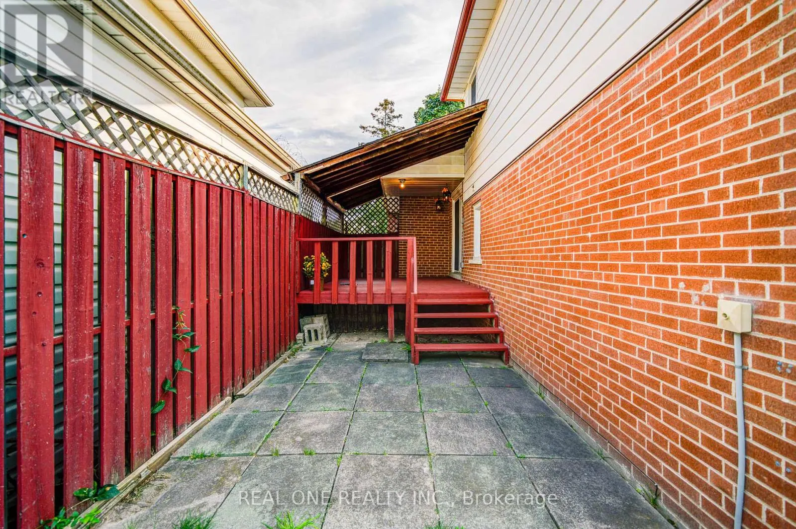 122 MARILAKE DRIVE