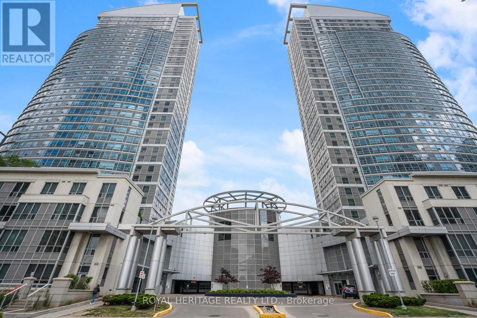 1716 - 38 LEE CENTRE DRIVE
